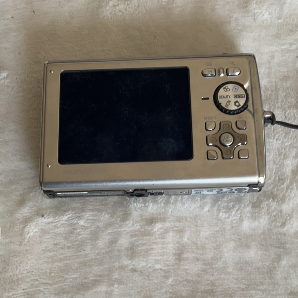 Olympus Stylus Tough Camera in Silver and Black - Picture 3 of 6